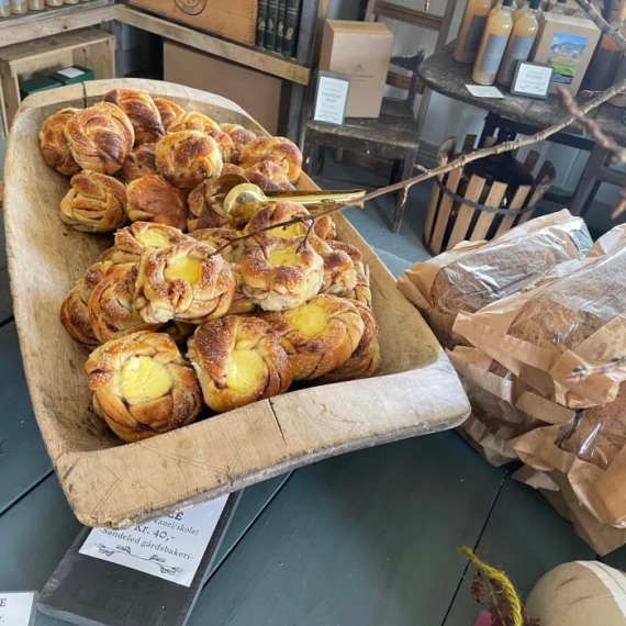 🥔 P O T E T E R 🥔med jord på  har kommet til gards