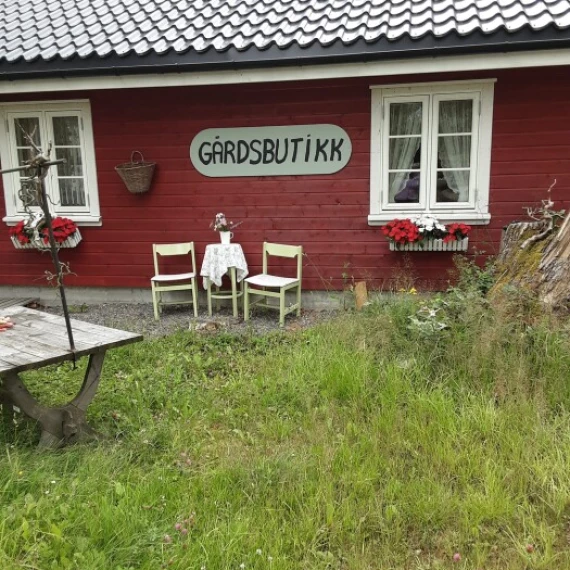 Storøya gårdsbutikk har åpent i dag,  onsdag 12 - 18.