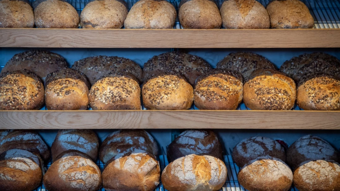 Bestill duftende nystekte brød
