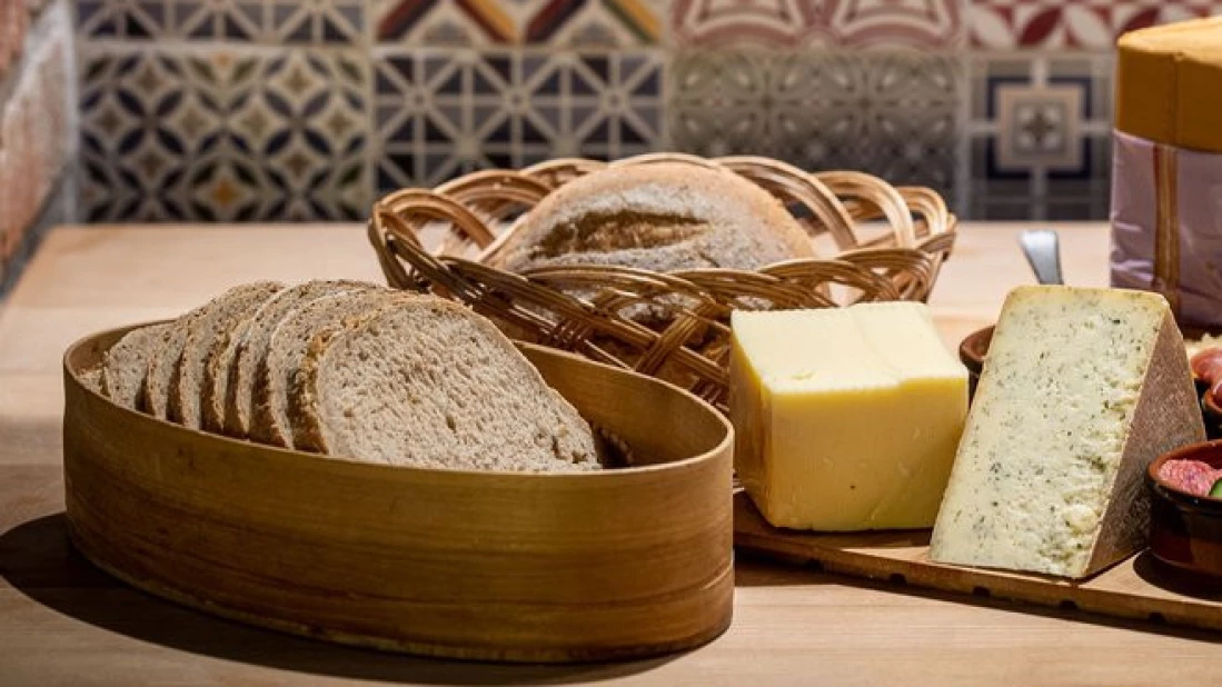 Ferske brød og rundstykker