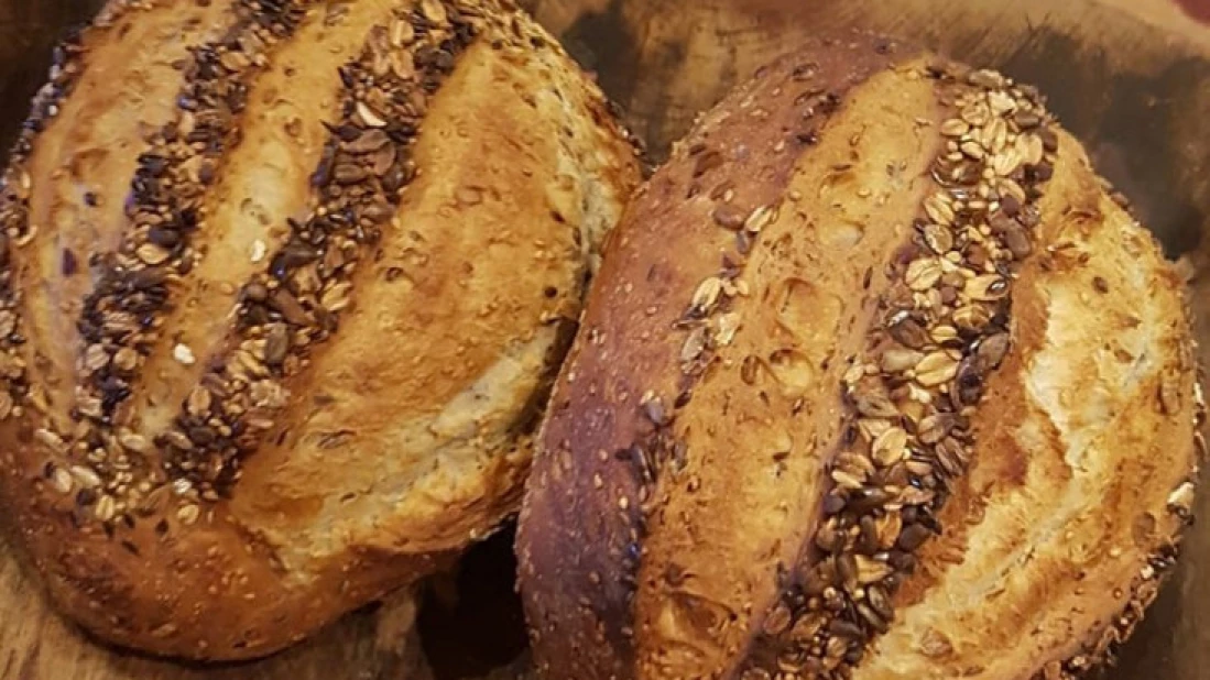 Store steinovnsbakte brød