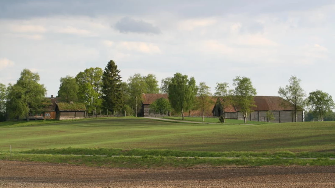 Gamle Hvam museum består hovedsakelig av den tidligere storgården Store Hvam. Alle rettigheter - https://mia.no/gamlehvam